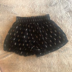 black and white flowy shorts